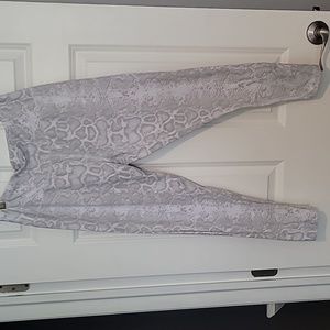 NWOT Athletic Capri Leggings